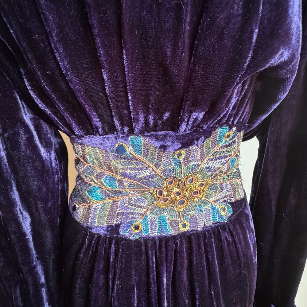 Vintage SOFT SURROUNDINGS Purple Velvet Embroidered Starlet Robe - Picture 6 of 10